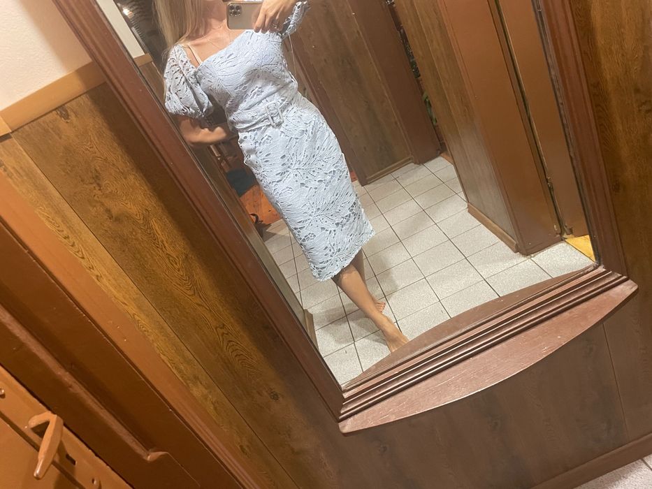 Дантелена рокля 36-С, но според мен е  М размер