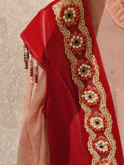 Казакша койлек сатылады жилеткасыменен.