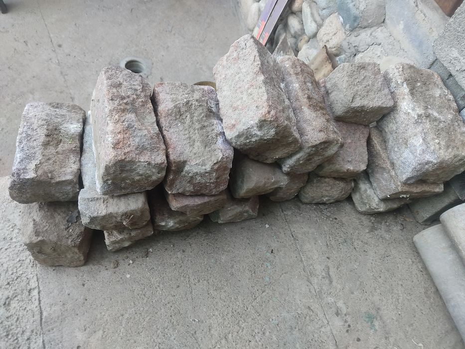 Продам гранитный кирпич
