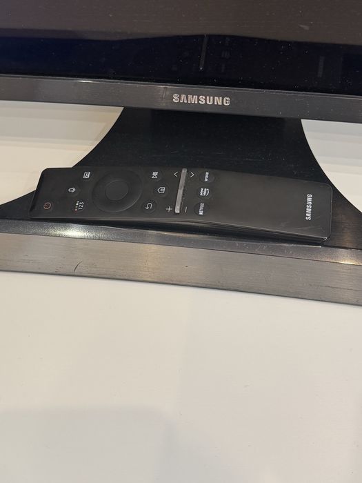 самсунг изогнутый UHD телевизор