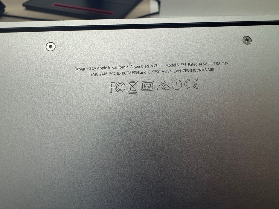 MacBook 12“ Retina Early 2015 плюс чанта Thule