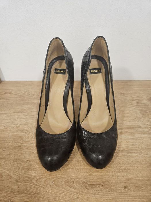 Високи токчета на Bata