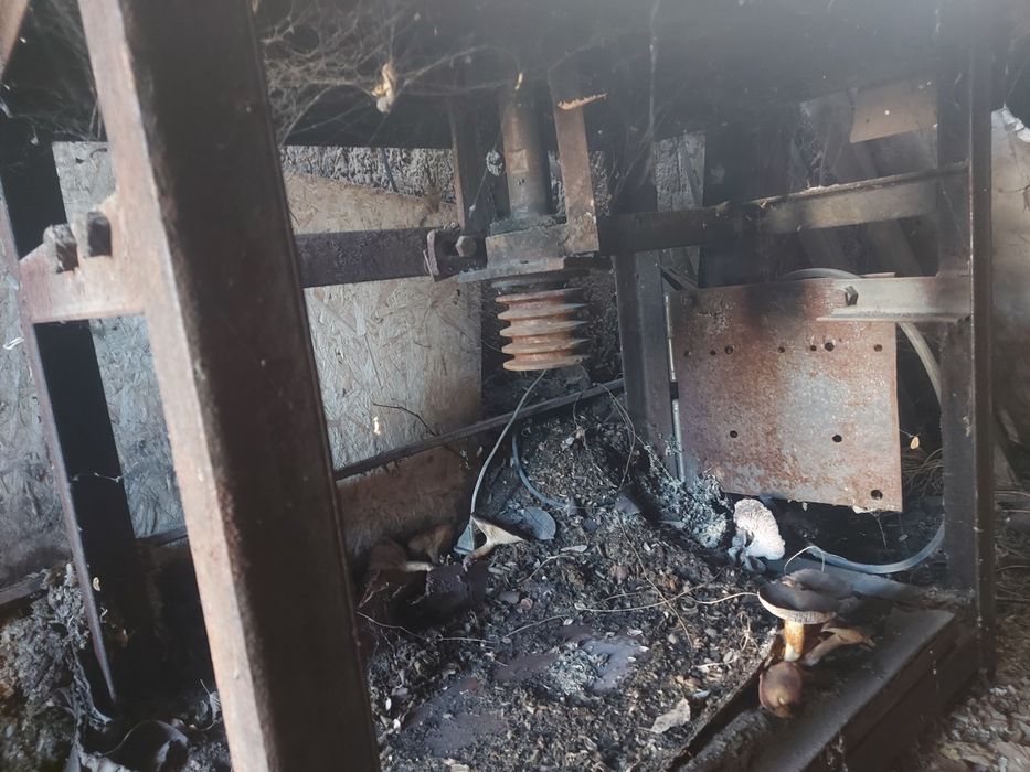 Продам два стола слесарных