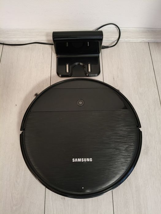 Vând aspirator robot Samsung VR05R 5050WK/OL