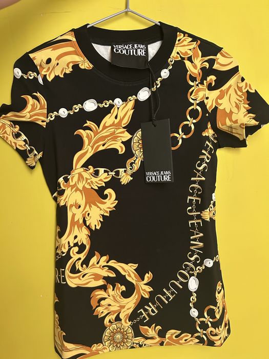 Продавам дамска тениска Versace