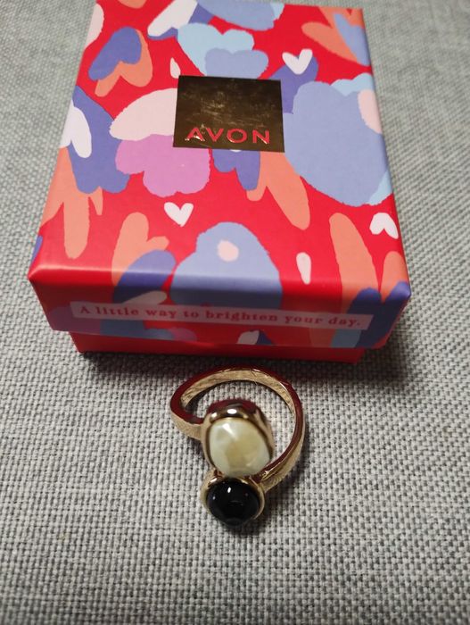 Налични бижута от AVON