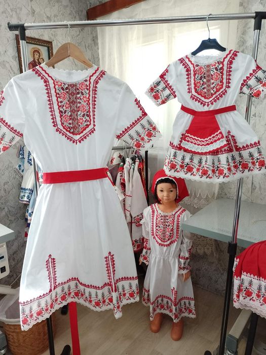 Народни носии за Мама Тати и дете