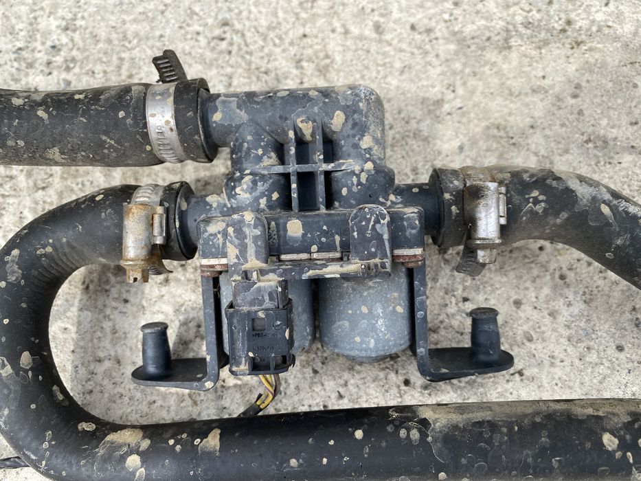 Pompa recirculare apa / Robinet caldura BMW X5 X6 / E70 E71 F15 F16