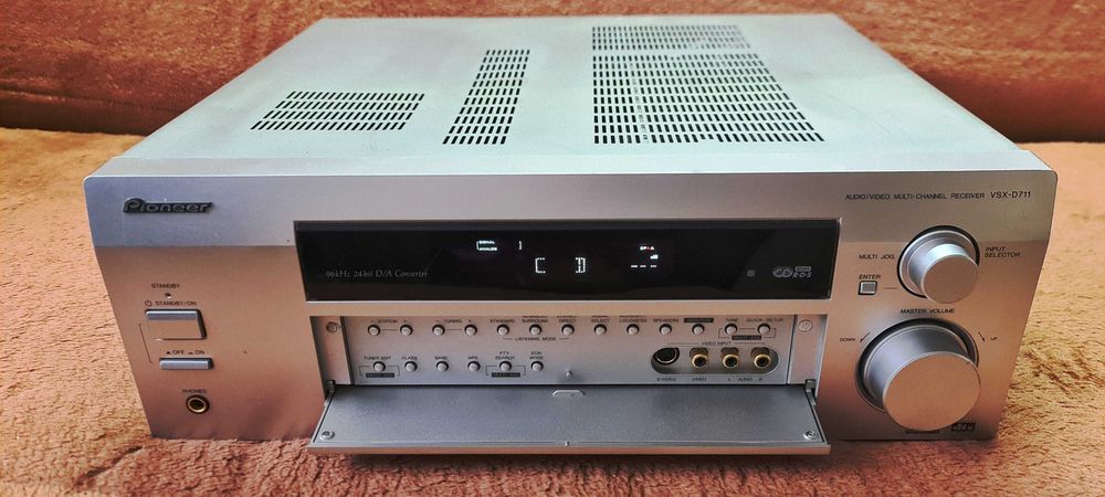 Pioneer VSX-D711 putere 2X100W sau 5X100W pe 8Ohm DEFECT