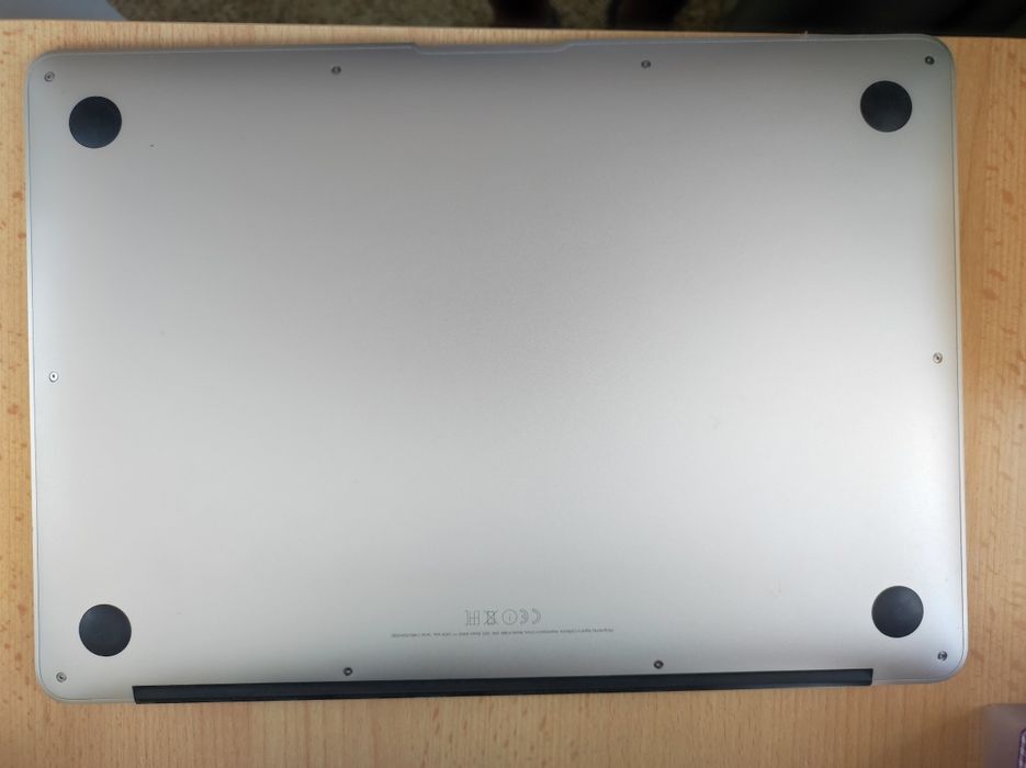 Macbook Air 13 A1466 i5 8 gbRam 128 gbRom 304 CICLURI ca NOU StareBuna