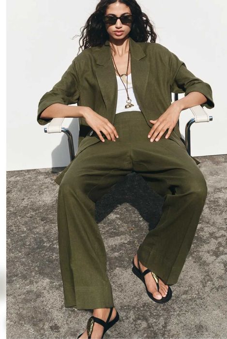 Елегантен маслинен костюм – двуредно сако + панталон