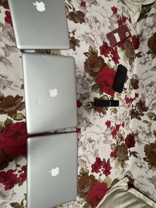 Vand 3 macbook uri pro model 1278