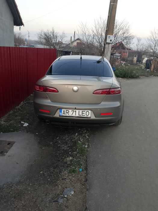 Vând Alfa Romeo 159