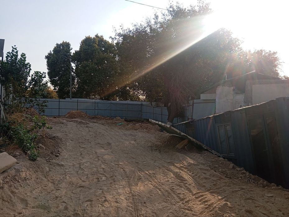 Узбефилм ер сотилади 6 соту домга