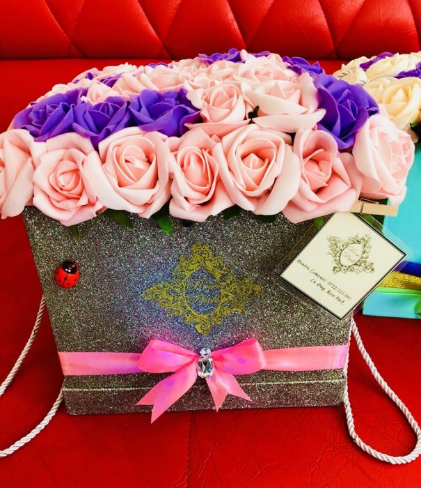 Buchet glitter cu trandafiri artificiali