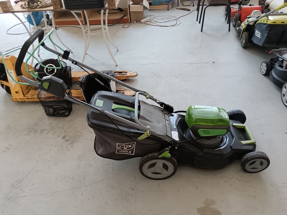 Masina tăiat iarba LUX tools