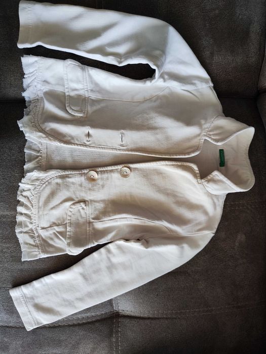 Пролетно яке с качулка момиче