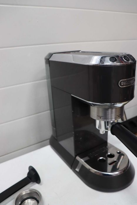 Кафемашина De'Longhi Dedica EC685, дюза за млечна пяна, три цедки