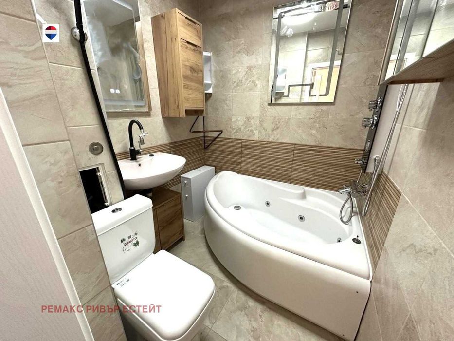 Продава се Двустаен апартамент в Русе, Център - 66 кв.м за 2120 €/кв.м - Снимка #13