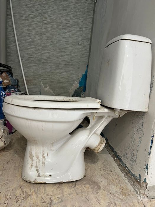 Продаётся б/у унитаз для строителей с бочком