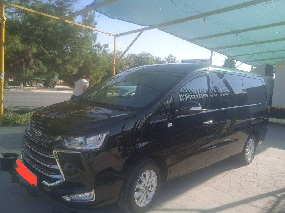 Mashina sotiladi Jac M4