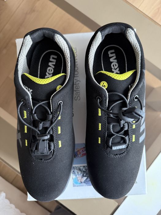 Работни обувки UVEX 43 нови