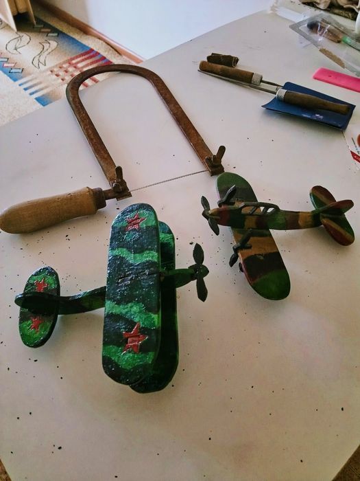 Поделки, макеты, рисунки, чертежи  на  заказ.