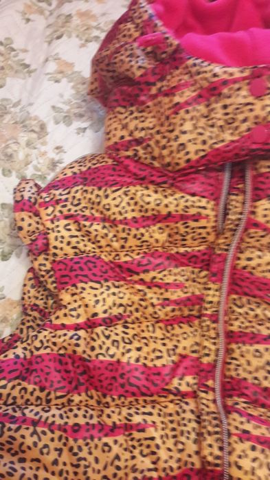 Продам новый жилет для девочки .