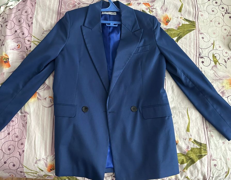 Продам классический костюм