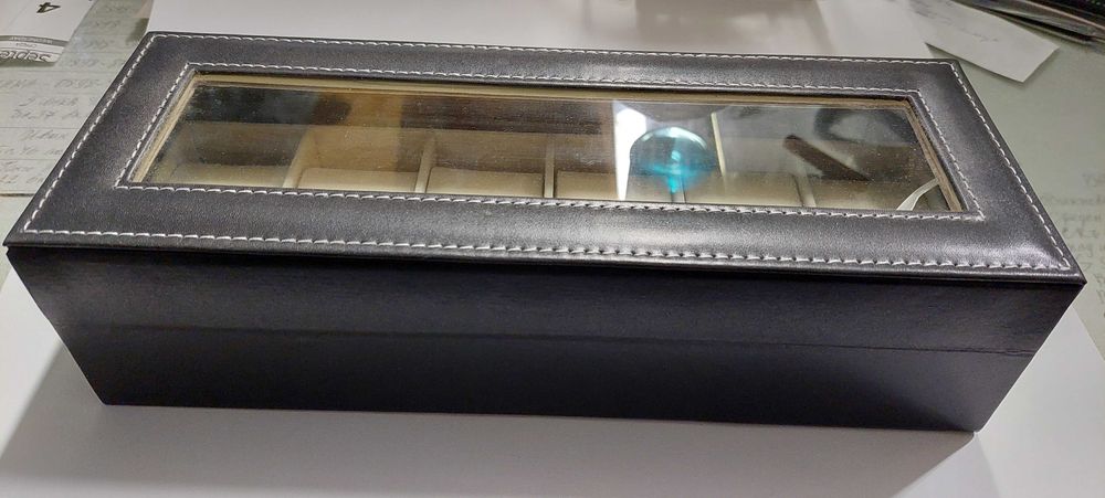 Кутия за съхранение на часовници