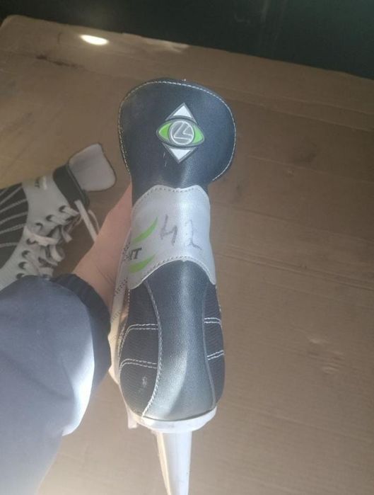 Коньки хоккейные 42 размер