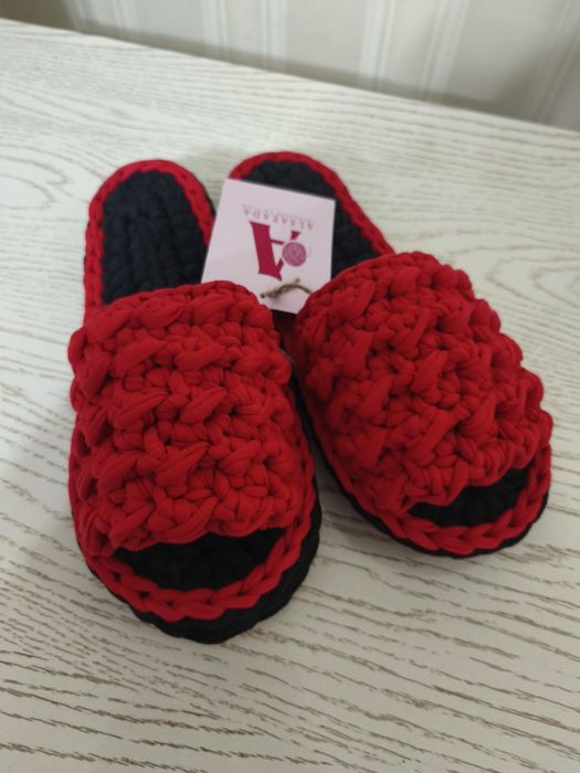 Домашние тапочки, вязанная тапочка ручной работы