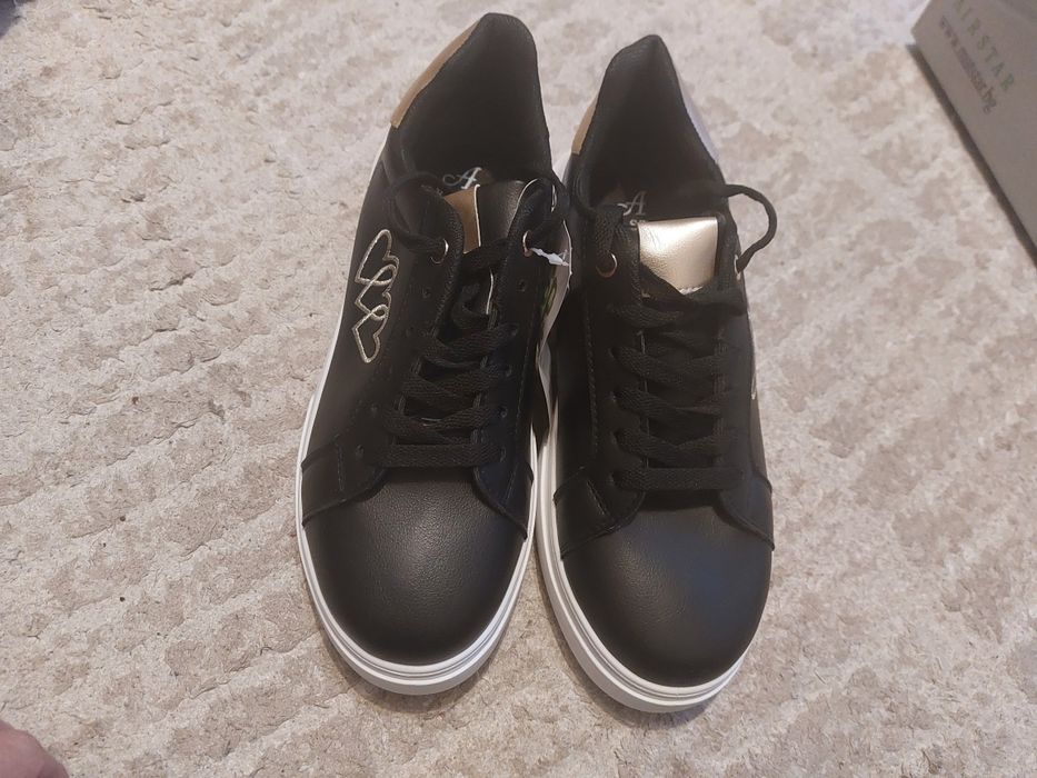 35 лв, нови маратонки с етикет, 40 номер,  стелка 25 см