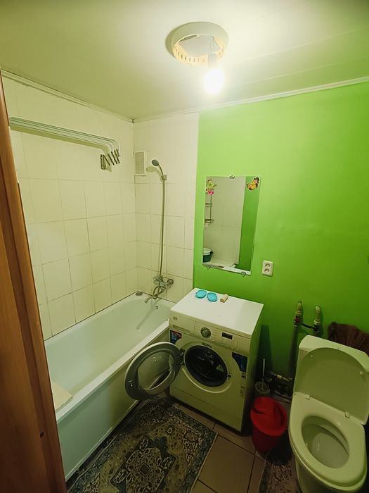 Продам 2ух комнатную квартиру .