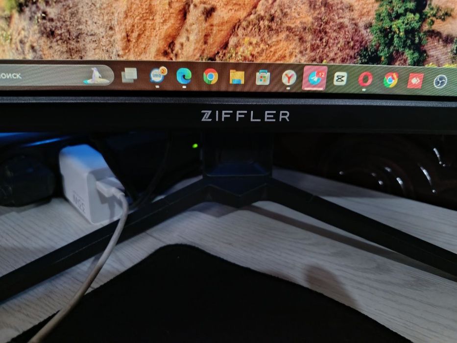 Монитор, Клавиатура, Мышка и наушники.