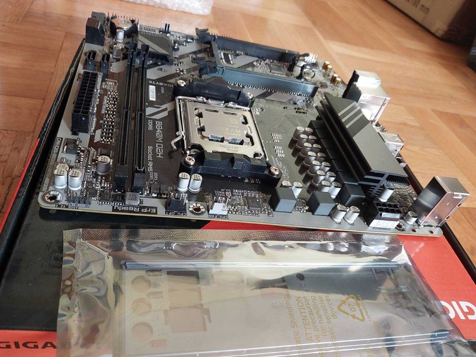 AMD Ryzen 5 7600X + Gigabyte B840M D2H /ново с гаранция/