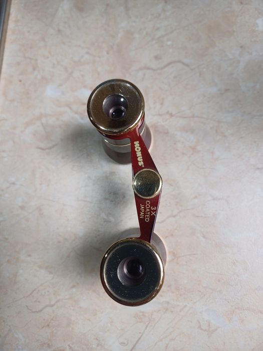 Binoclu teatru KONUS