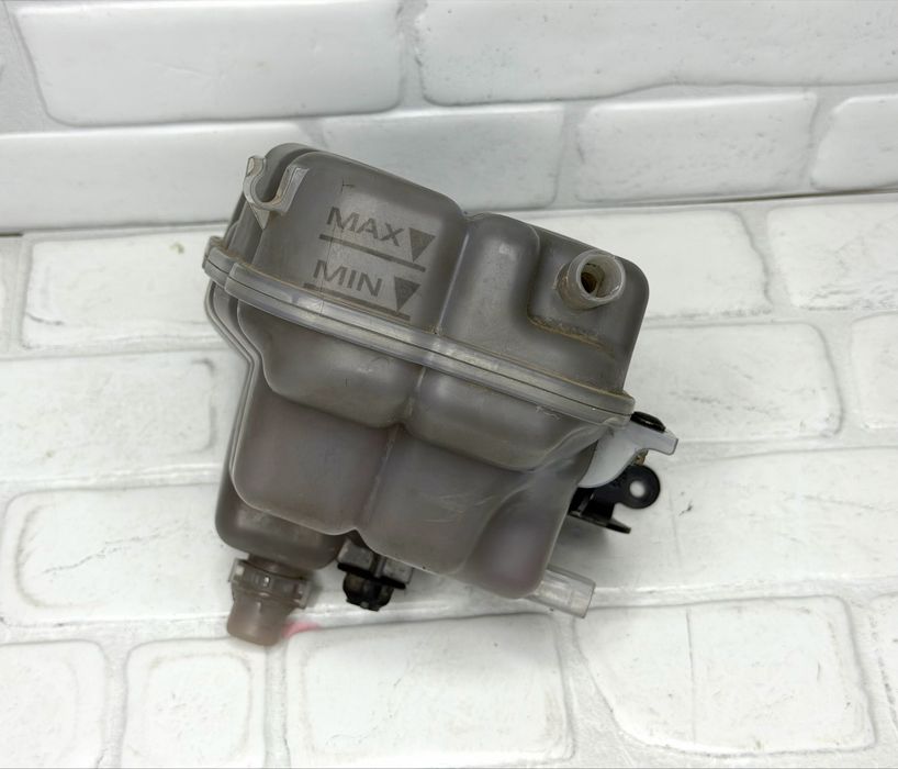 Казанче антифриз AUDI A6 A7 4G 4G0121403AG