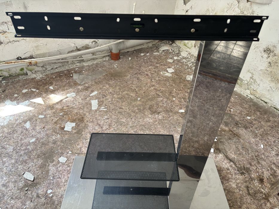 Продам стойку для телевизора с полками