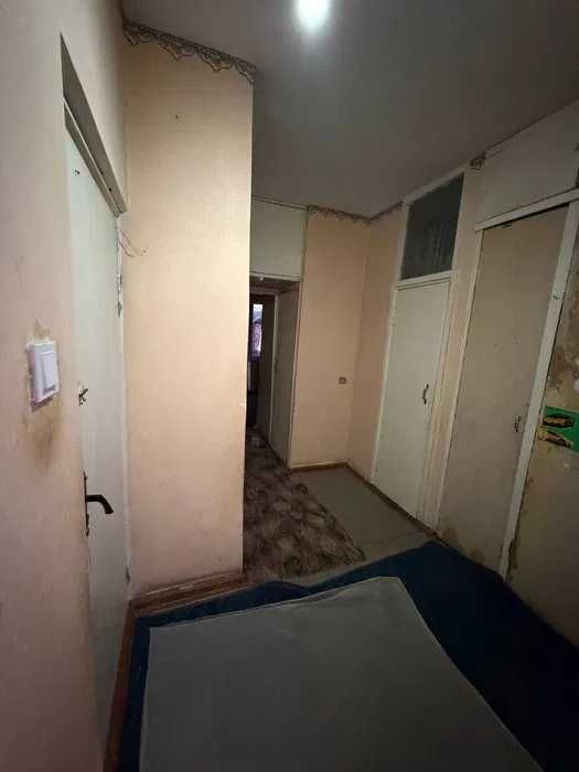 Арзон нархда 2 хонали квартира сотилади 6 микрн