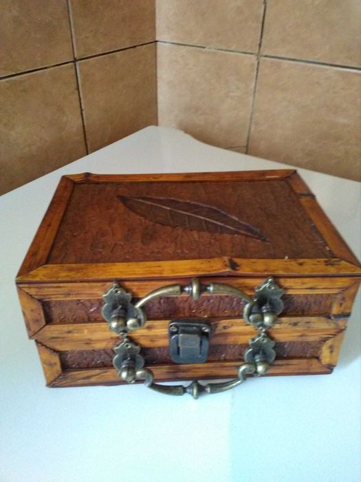 Cutii din lemn pt bijuterii , Stackers neagra, bordo si una rustica