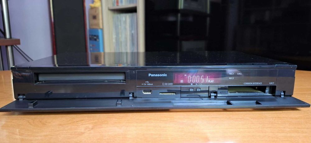 Blu-Ray Panasonic DMR-BST 820 Cu Telecomanda