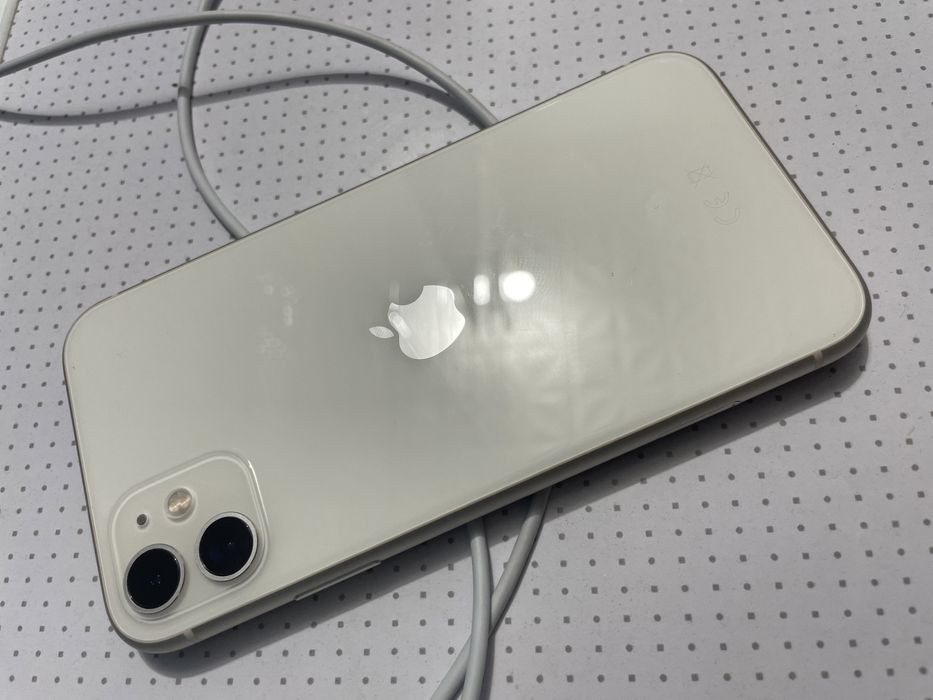 iPhone 11 128gb пол года