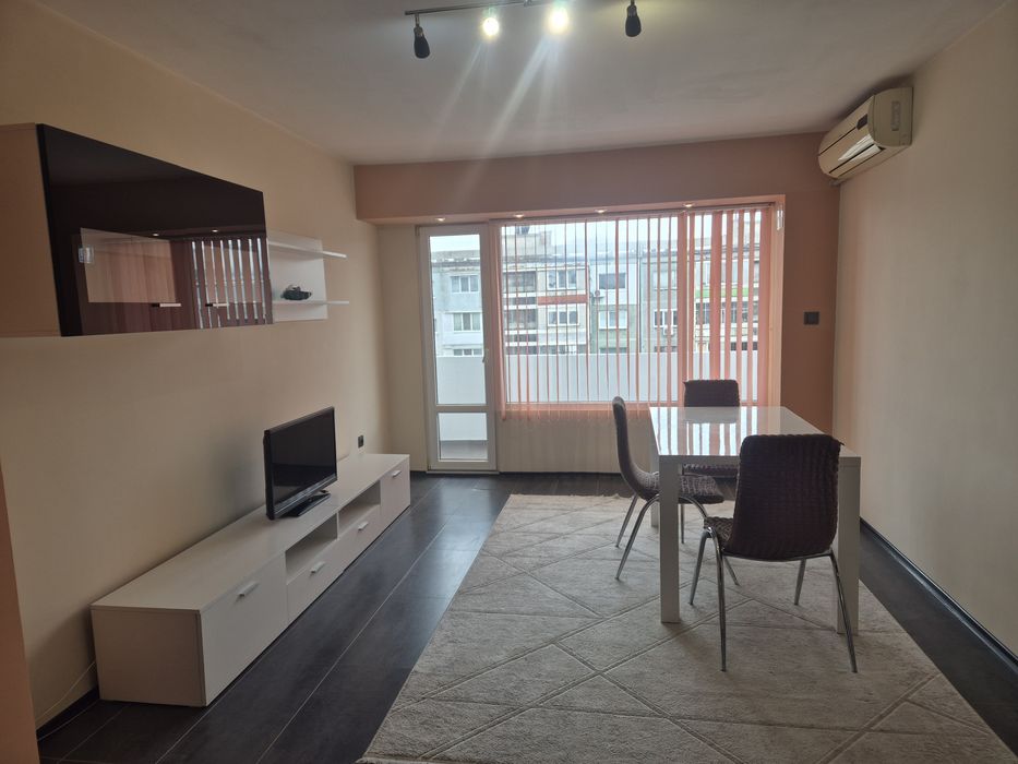 Дава се под наем Тристаен апартамент в Бургас, Славейков - 65 кв.м за 448.8 € - Снимка #1