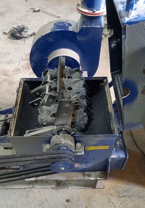 Drabilka yangi sotiladi 24 ta tishli. Biqinidan somon maydalaydi