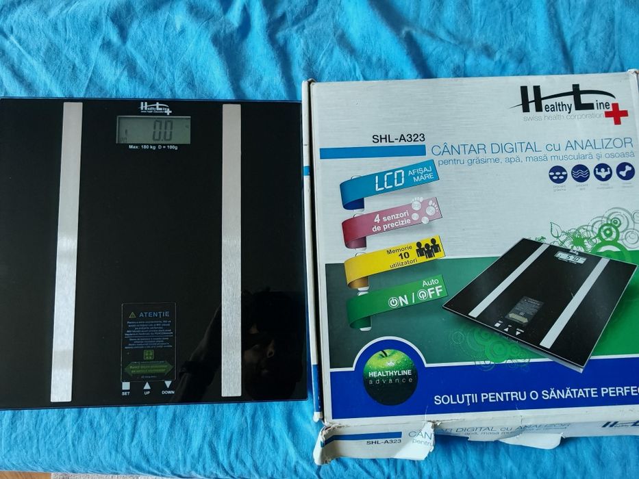 Cântar digital cu analiza corporală completă