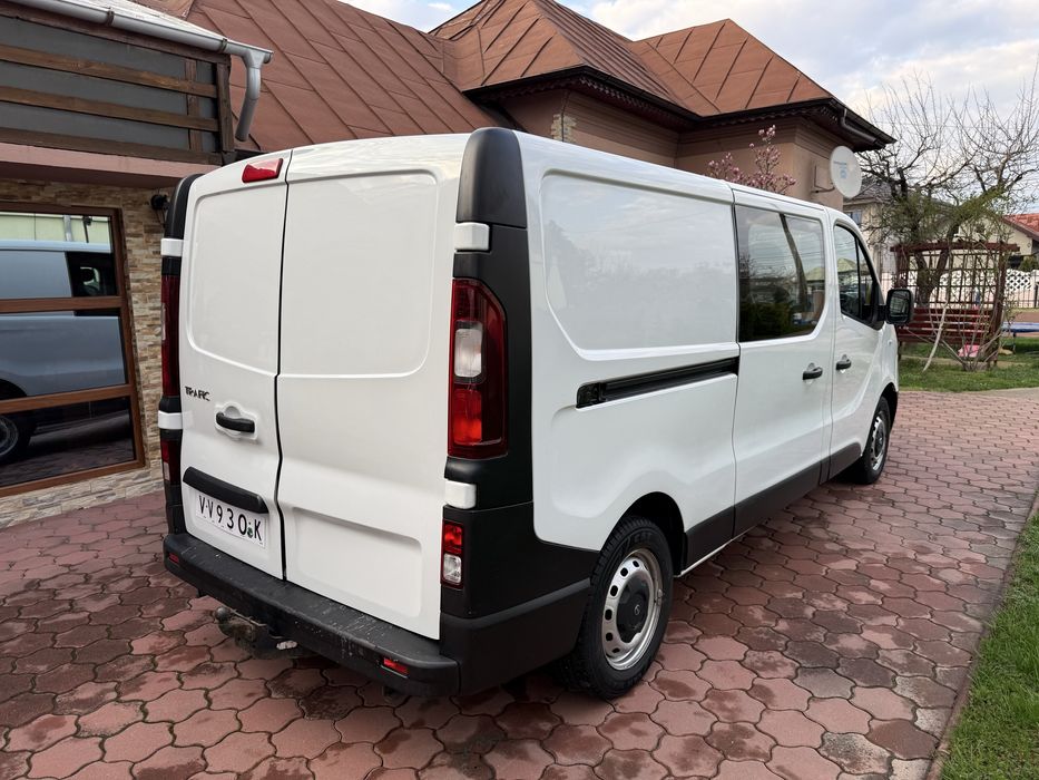 Renault Trafic 6 locuri varianta lunga