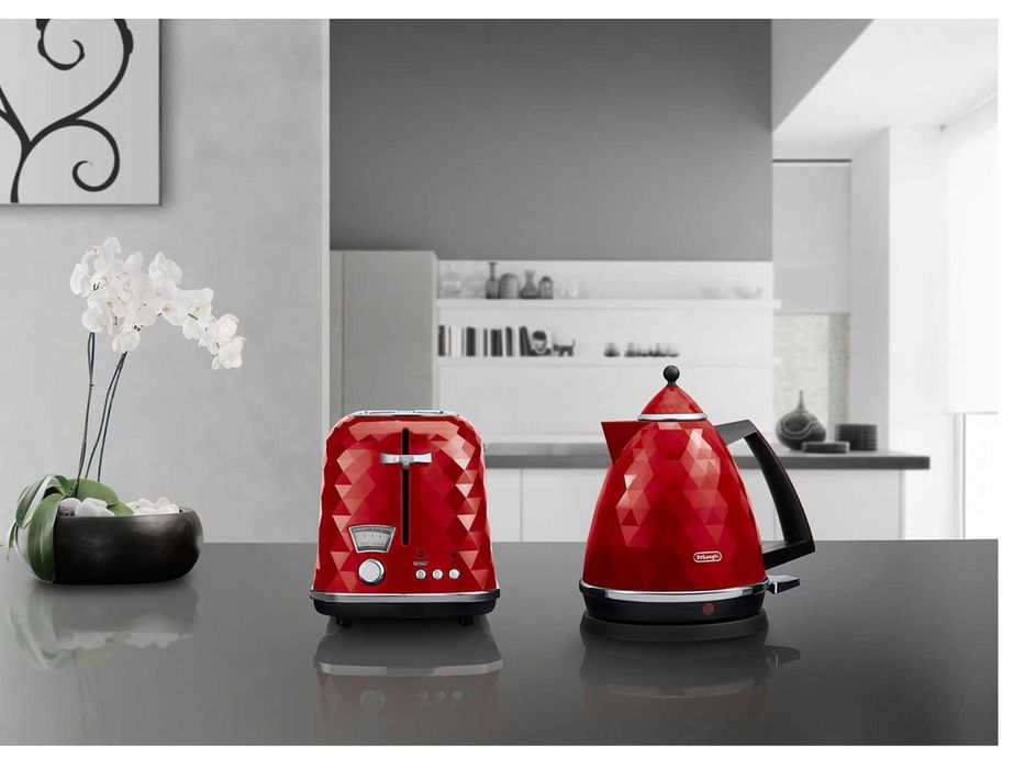 Електрическа кана за вода DeLonghi Brillante KBJ3001W Делонги