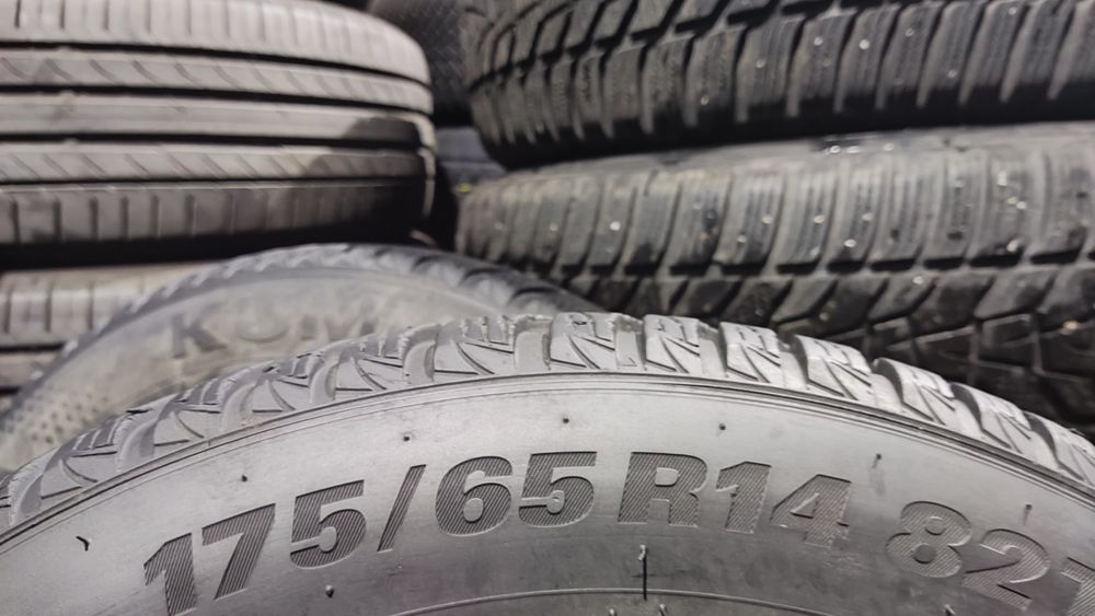 2броя зимни гуми 175/65/14 Kumho 
dot23
7.6mm
