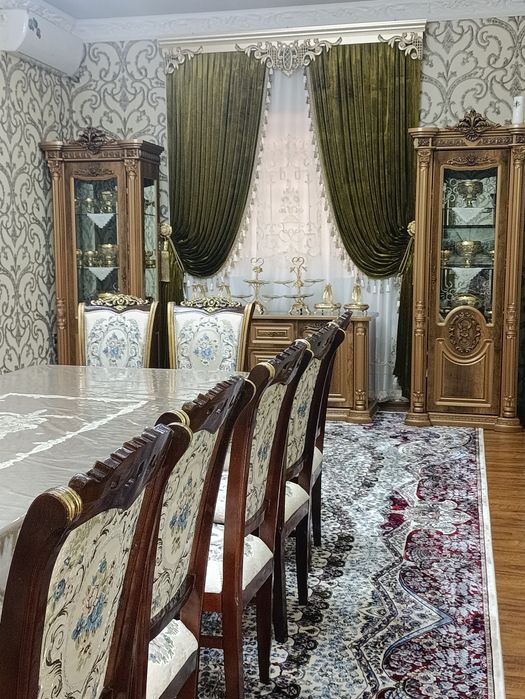 Shkaf stenka  mehmonxona uchun